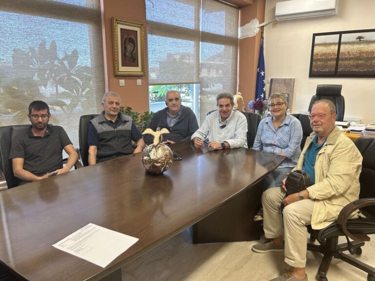 Συνάντηση του δημάρχου Φαρσάλων με εκπροσώπους του σκακιστικού συλλόγου της περιοχής