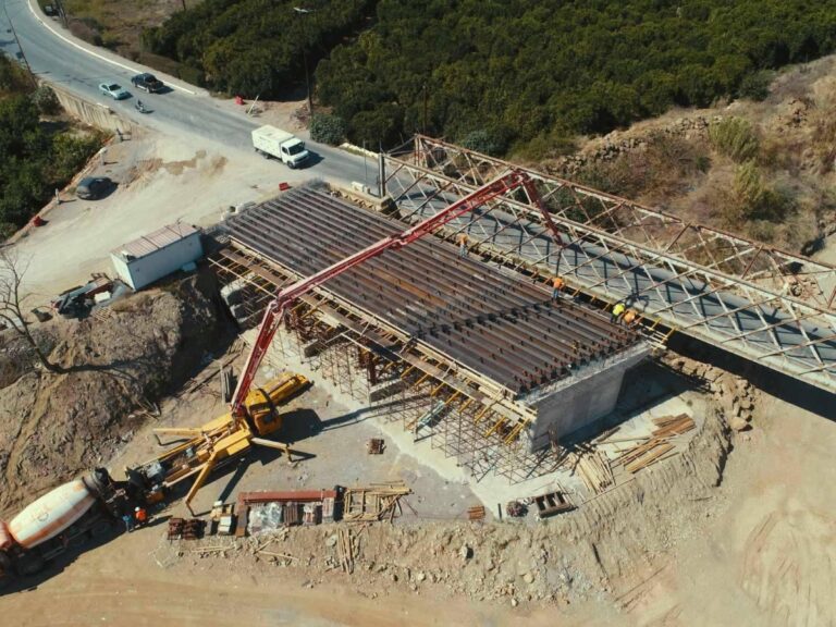 Προχωρούν τα έργα κατασκευής της νέας γέφυρας στη Σκάλα Λακωνίας