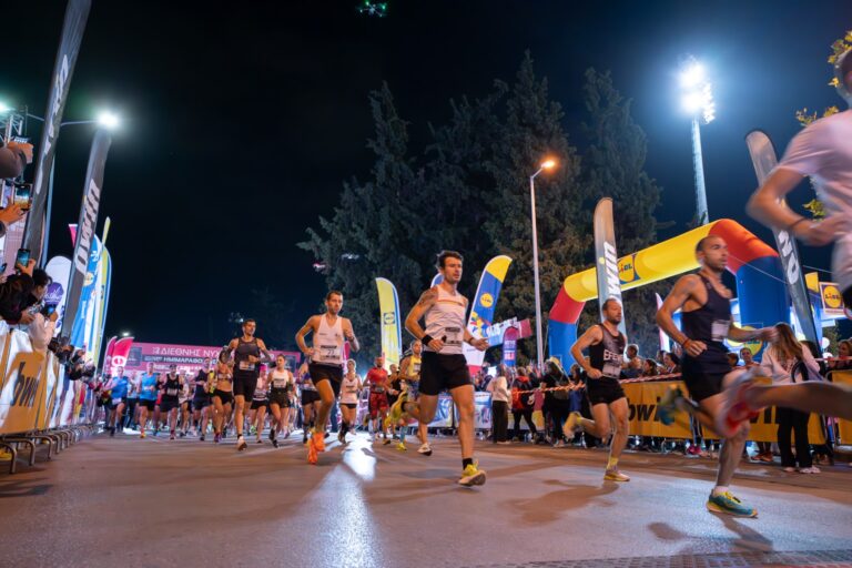 11.000 δρομείς έτρεξαν στον 12ο Διεθνή Νυχτερινό Ημιμαραθώνιο Θεσσαλονίκης
