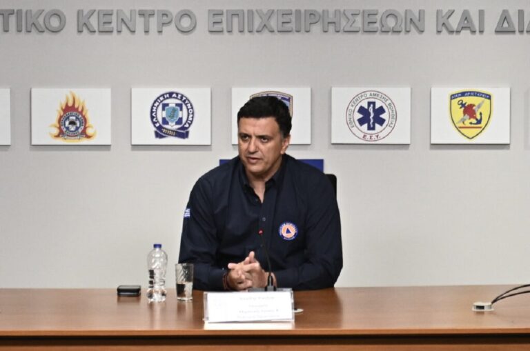 Β. Κικίλιας για την πυρκαγιά στην Κορινθία: Αντιμετωπίζουμε μια πολύ δύσκολη κατάσταση – Δεν περιμέναμε τέτοια περίοδο να έχουμε πυρκαγιές
