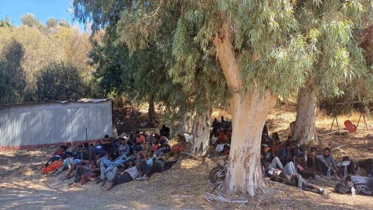 Ηράκλειο: Στους Καλούς Λιμένες παραμένουν οι ναυαγοί μετανάστες – Δύο χρειάστηκαν ιατρική φροντίδα