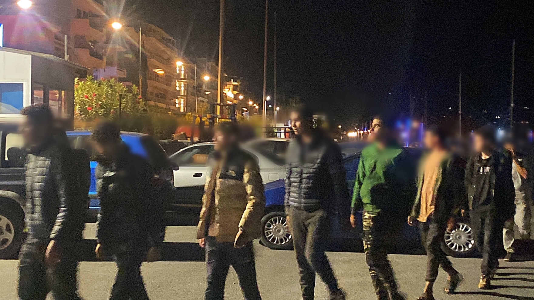 Καλαμάτα: Τέσσερις συλλήψεις για παράνομη διακίνηση 77 αλλοδαπών – Είχαν πληρώσει 8.500  έκαστος για τη μεταφορά τους από την Τουρκία