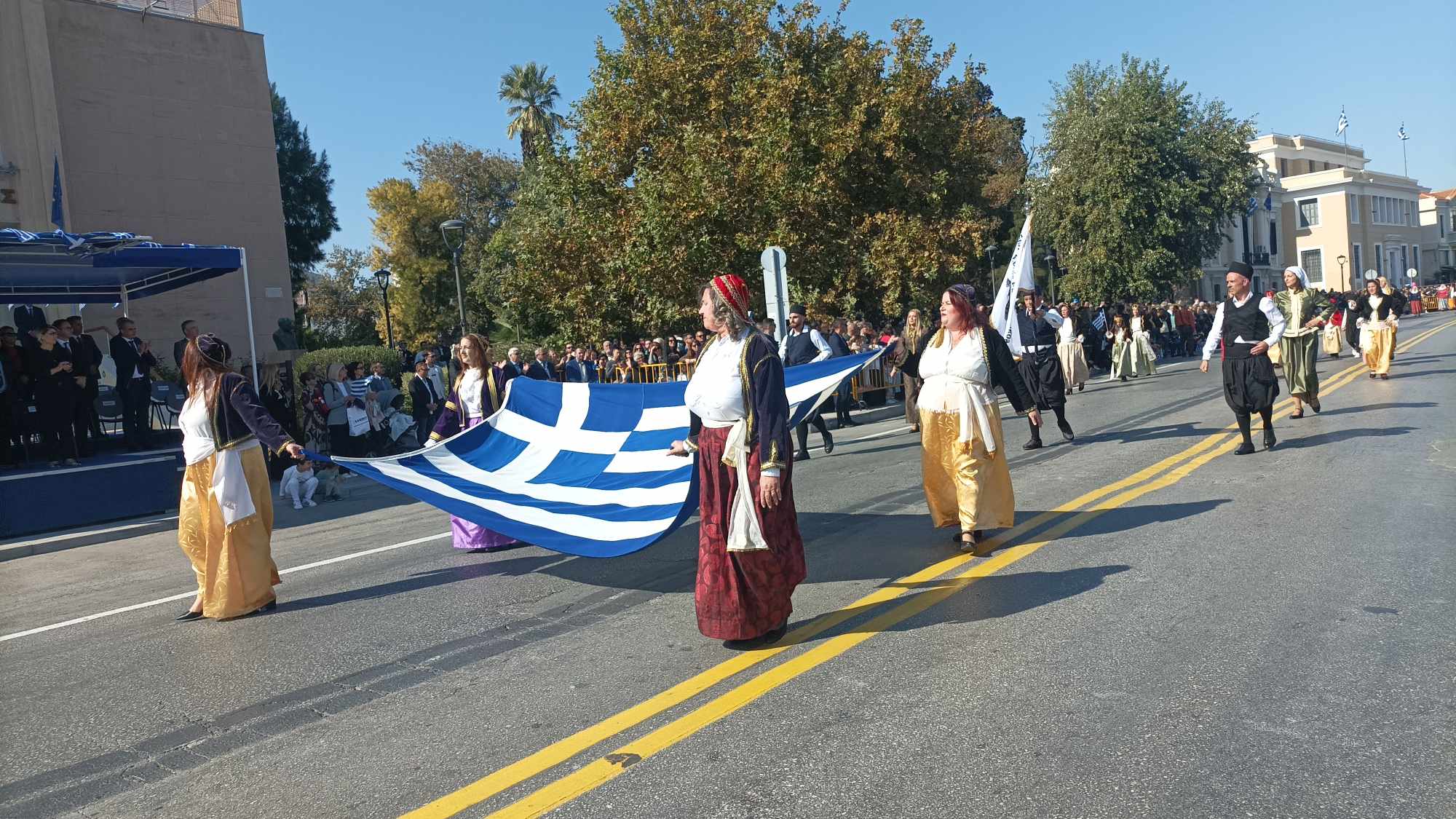 28η Οκτωβρίου – Με λαμπρότητα η μαθητική και στρατιωτική παρέλαση στη Μυτιλήνη