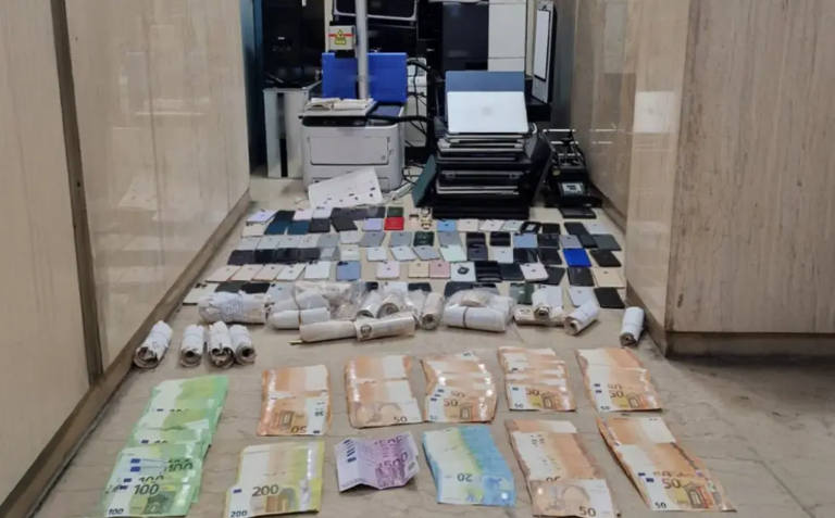 Συνελήφθη 55χρονος για πλαστογραφία – Είχε μετατρέψει διαμέρισμα σε εργαστήριο