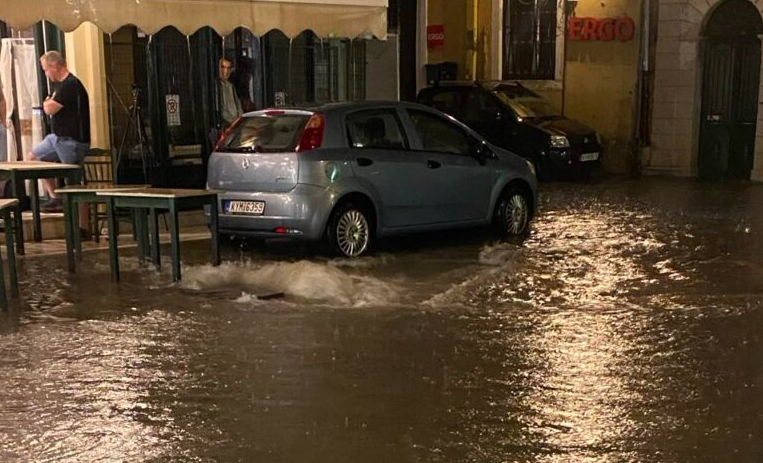 Επελαύνει η κακοκαιρία Κασσάνδρα: Προβλήματα στην Κέρκυρα, 112 στις Φιλιάτες Θεσπρωτίας – Οι περιοχές που πλήττονται