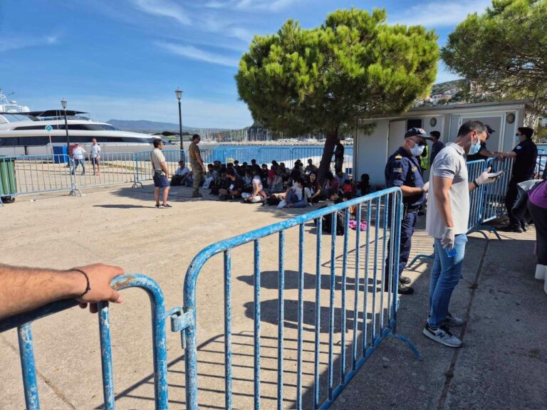 Στο λιμάνι της Πύλου μεταφέρθηκαν 78 αλλοδαποί που διασώθηκαν ανοιχτά της Νήσου Σχίζας – Αναζητείται χώρος φιλοξενίας (βίντεο)