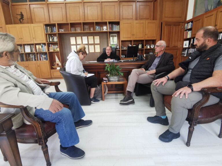 Με τους πλημμυροπαθείς των Μεγάλων Καλυβίων ο δήμαρχος Τρικκαίων