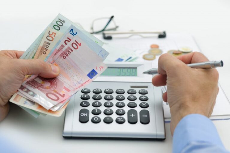 «Καμπάνες» έως 2.500 ευρώ για εκπρόθεσμες βεβαιώσεις αποδοχών – Οι ρυθμίσεις του νέου φορολογικού ν/σ