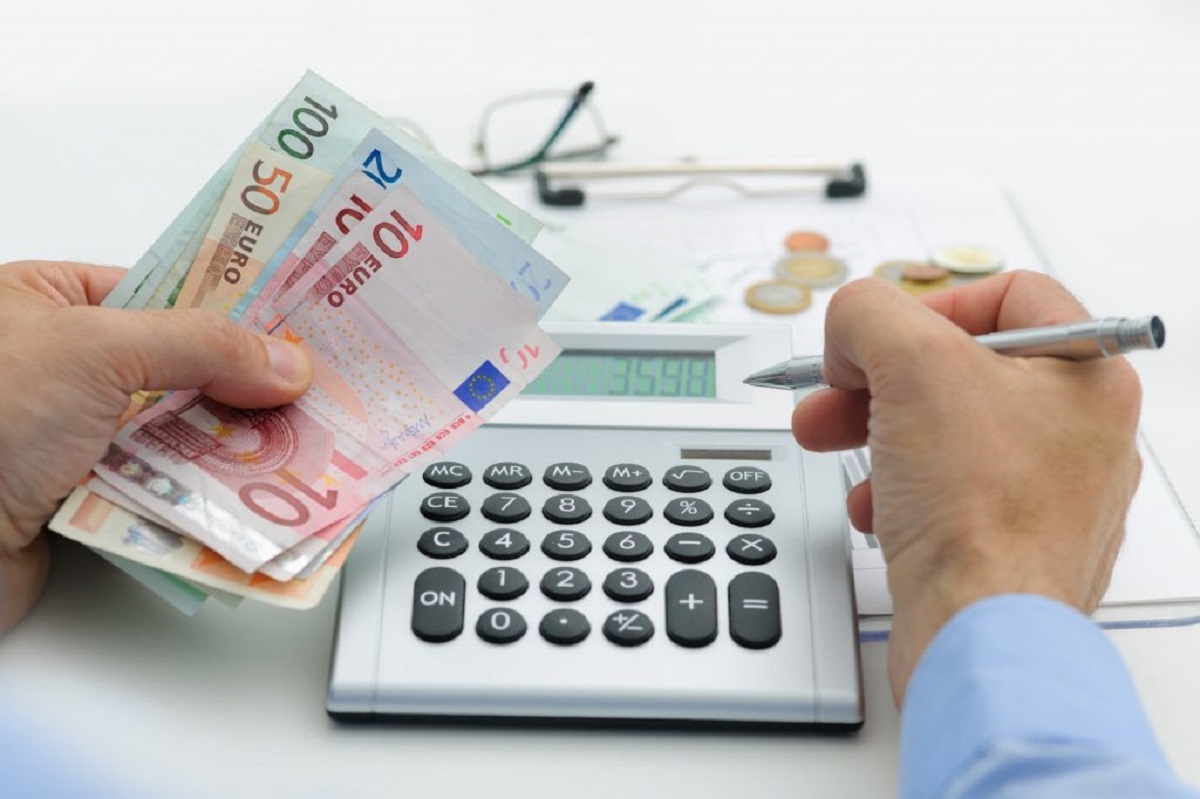 «Καμπάνες» έως 2.500 ευρώ για εκπρόθεσμες βεβαιώσεις αποδοχών – Οι ρυθμίσεις του νέου φορολογικού ν/σ