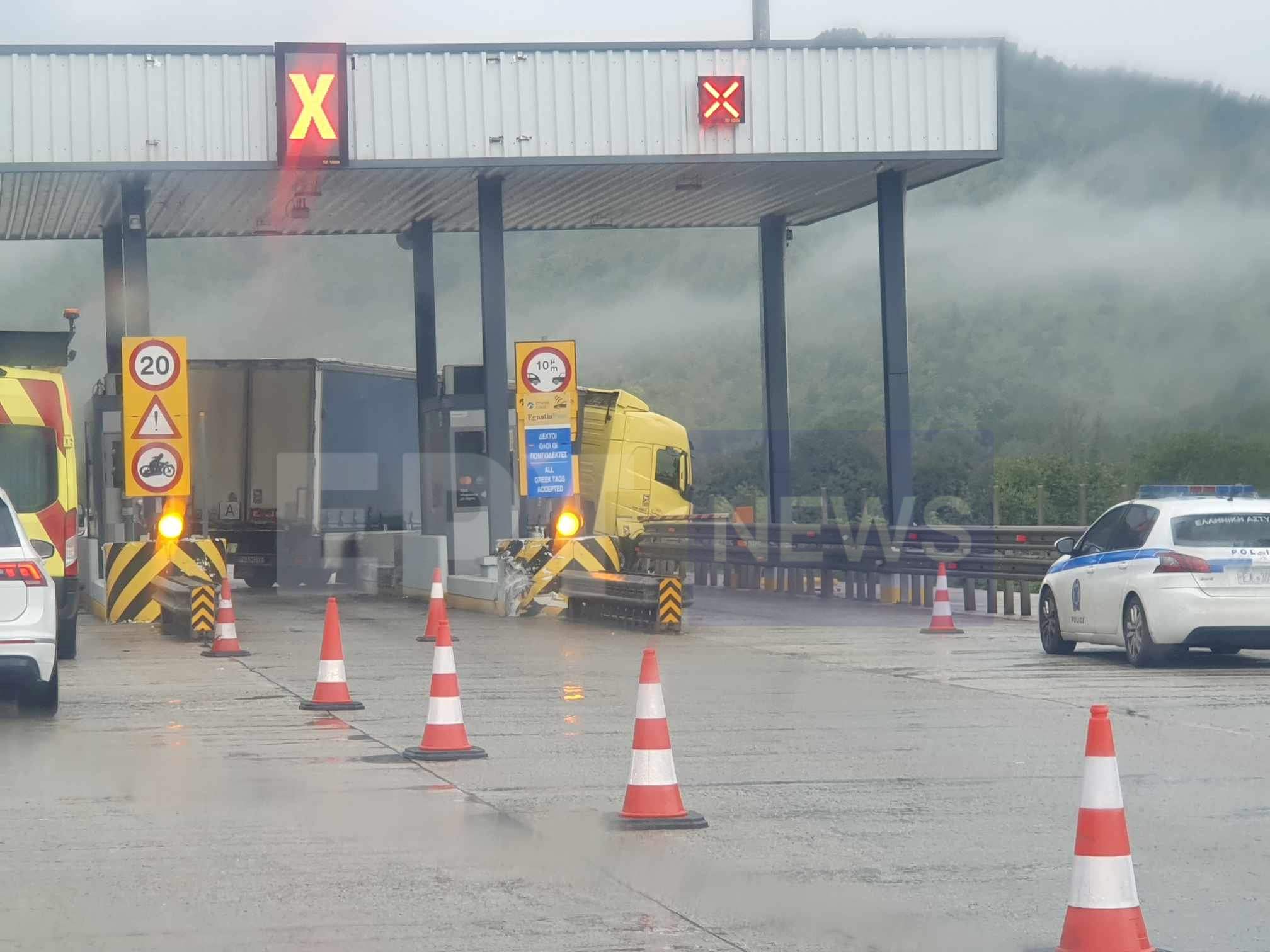 Εγνατία: Φορτηγό έπεσε πάνω στις μπάρες των διοδίων – Προσωρινή διακοπή κυκλοφορίας και ρυθμίσεις