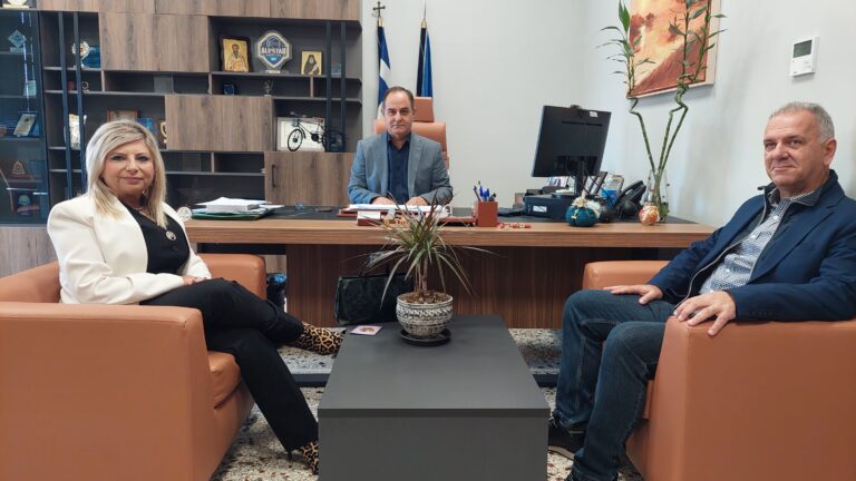 Επίσκεψη της Διευθύντριας Εκπαίδευσης στον Δήμαρχο Καρδίτσας