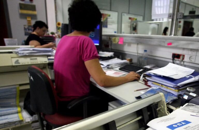 Βεβαιώσεις αποδοχών: «Έρχεται» λίστα με ονόματα ανά δημόσιο φορέα που θα πληρώνουν το πρόστιμο εκπρόθεσμης αποστολής – Τα «μυστικά» στην φορολόγηση φιλοδωρημάτων