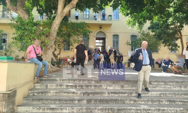 Χανιά: Δικάζονται οι δύο κατηγορούμενοι για την επίθεση σε οικογένεια Γερμανών τουριστών στον Μυλοπόταμο