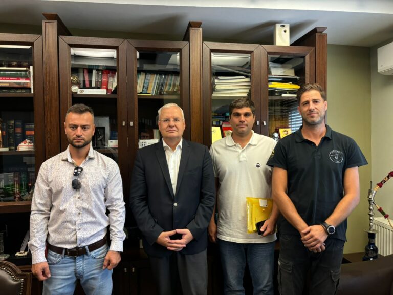 Στη βουλή η επιστολή του Μελισσοκομικού Συλλόγου από τον Ιλχάν Αχμέτ και Οζγκιούρ Φερχάτ