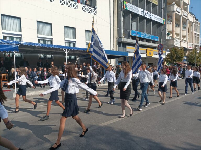Το 1ο Ολοήμερο Δημοτικό Σχολείο Βούλας θα παρελάσει μαζί με το Δημοτικό Σχολείο Σταυρούπολης, την 28η Οκτωβρίου στο πλαίσιο της δράσης “όπου υπάρχουν άγγελοι”