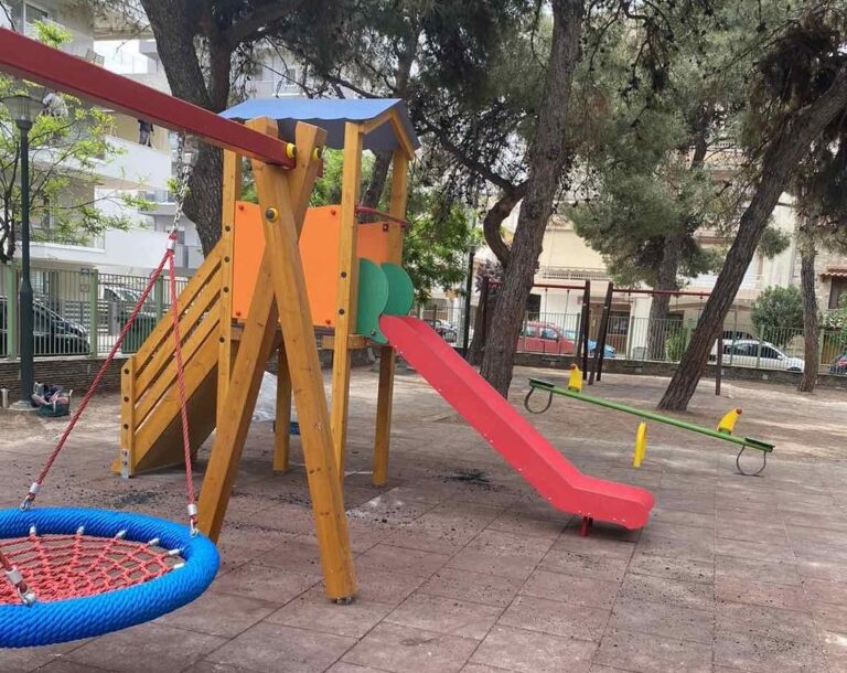 Δήμος Αλεξανδρούπολης: Είμαστε στο πλευρό της οικογένειας – Ελέγχθηκε πρόσφατα η παιδική χαρά – Βανδαλισμούς δείχνει η πόρτα