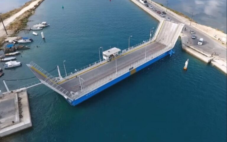 Σε πλήρη λειτουργία η πλωτή Γέφυρα Λευκάδας μετά από 40 ημέρες