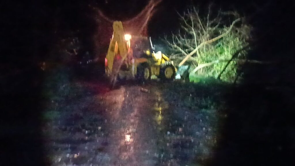 Σοβαρές ζημιές στην δυτική Θεσσαλία από τους ισχυρούς ανέμους