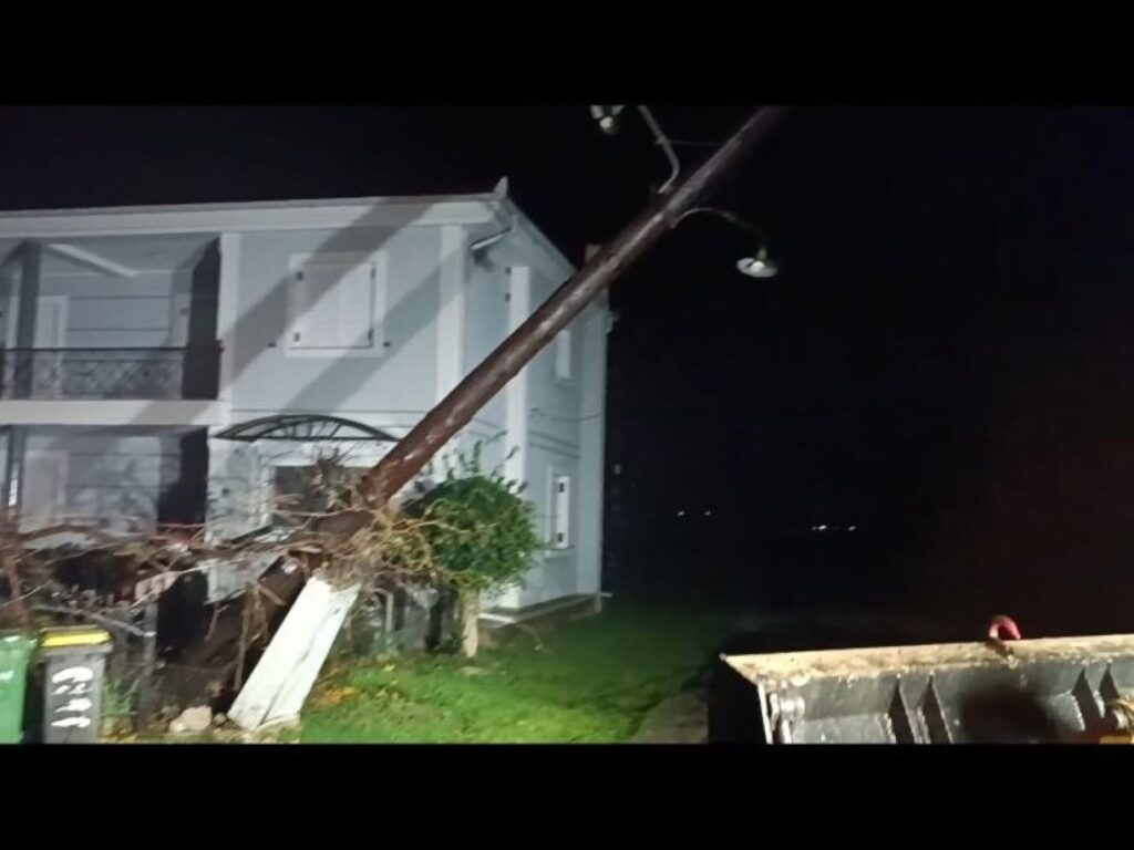 Σοβαρές ζημιές στην δυτική Θεσσαλία από τους ισχυρούς ανέμους