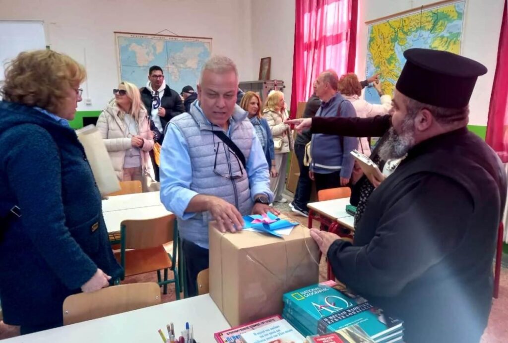 ΠΟΚΕΛ: Πρόσφερε βιβλία στο Δημοτικό Σχολείο, στη Φουρνά Ευρυτανίας