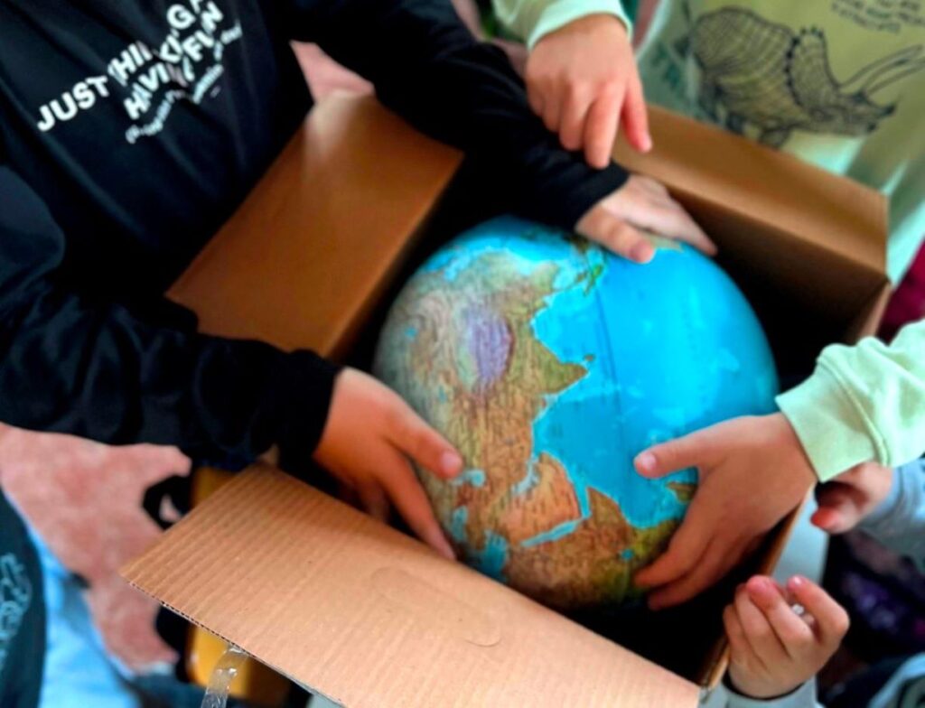 ΠΟΚΕΛ: Πρόσφερε βιβλία στο Δημοτικό Σχολείο, στη Φουρνά Ευρυτανίας