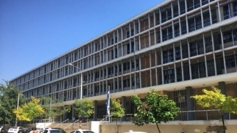Θεσσαλονίκη: Κάθειρξη οκτώ ετών σε καθηγητή του ΤΕΙ Σερρών για χρηματισμό από σπουδαστές του – Καταδικάστηκαν και δύο ιδιοκτήτες φροντιστηρίου