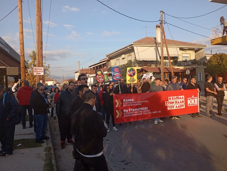 μπλοκο-ΚΚΕ Μπλόκο σε φορτηγά με πυρομαχικά και προορισμό την Ουκρανία έβαλαν μέλη του ΚΚΕ