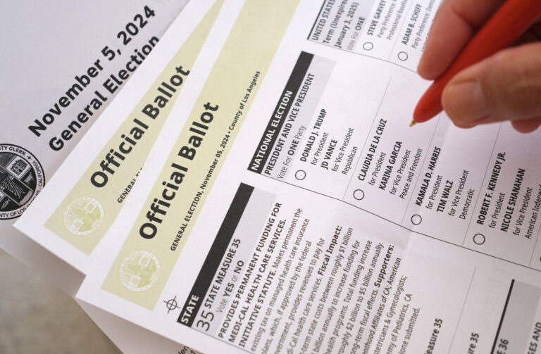 ΗΠΑ- Προεδρικές εκλογές: Τρεις υπηρεσίες πληροφοριών προειδοποιούν για παρέμβαση Ρωσίας και Ιράν