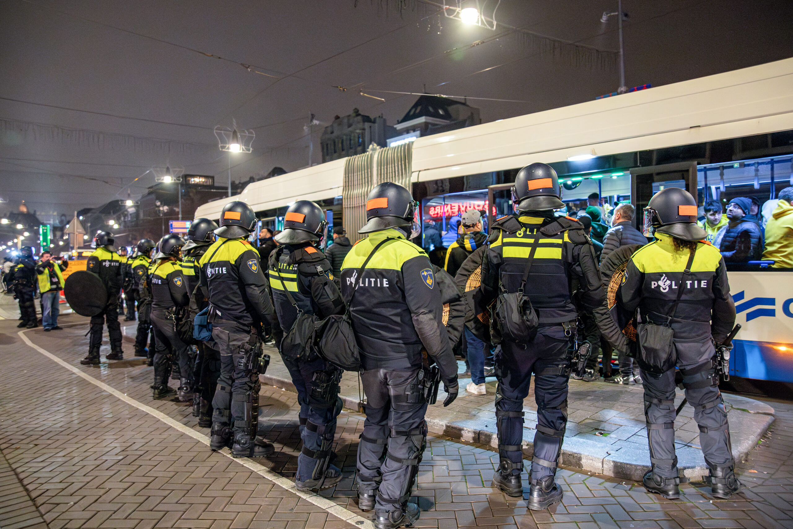 Κυβερνητική κρίση στην Ολλανδία για τα επεισόδια μετά τον αγώνα του Άγιαξ με τη Μακάμπι – Για κατάρρευση του κυβερνητικού συνασπισμού μιλούν τα ΜΜΕ