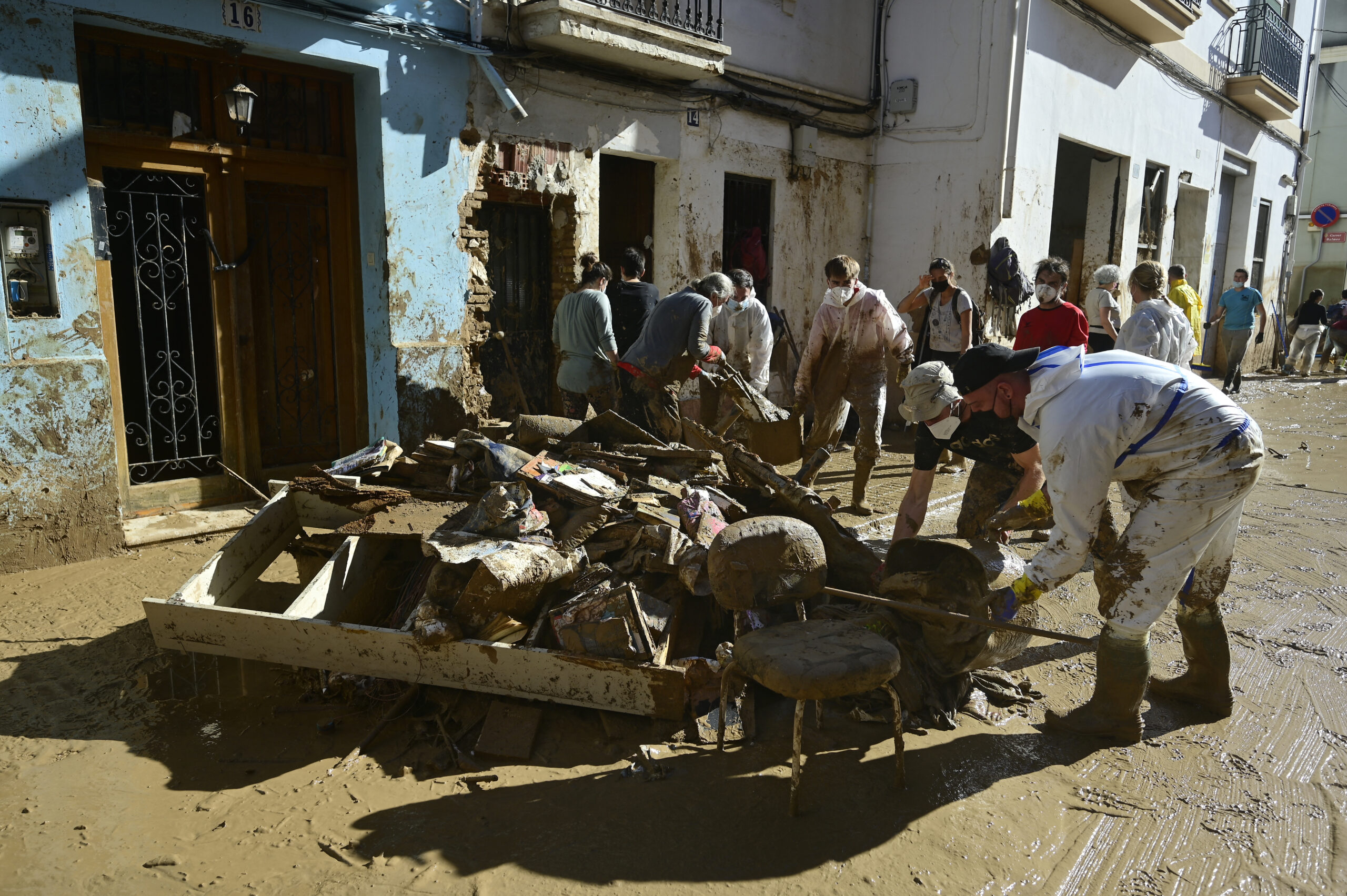 Iσπανία: Απόδοση ευθυνών για τη διαχείριση των φονικών πλημμυρών προανήγγειλε ο Πέδρο Σάντσεθ