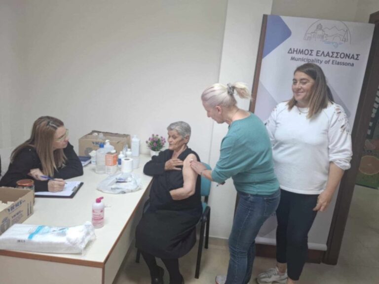 Εμβολιάστηκαν για τη γρίπη 365 άτομα με πρόγραμμα του Δήμου Ελασσόνας
