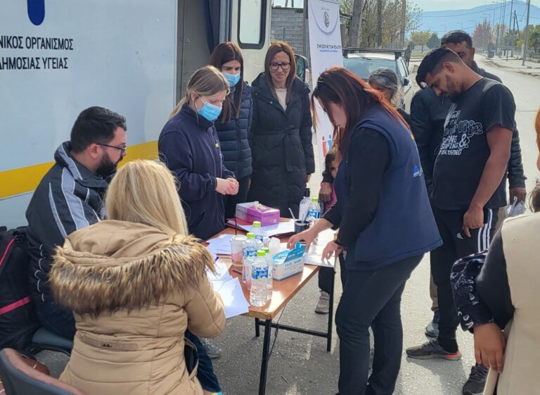 Εμβολιάστηκαν κατά της ιλαράς παιδιά ρομά στον Τύρναβο