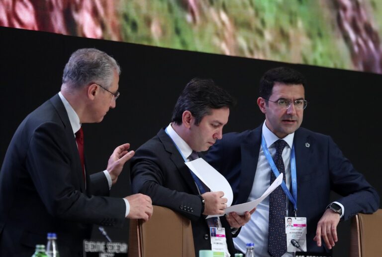 Αζερμπαϊτζάν-COP29: Ύστατες διαβουλεύσεις έπειτα από ένα σχέδιο συμφωνίας που απορρίφθηκε ευρέως 