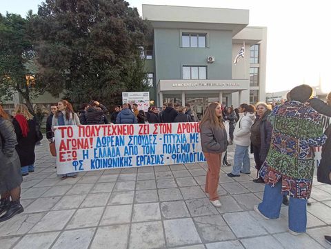 Κομοτηνή: Τιμήθηκε η επέτειος του Πολυτεχνείου με πορεία και καταθέσεις στεφάνων