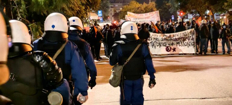 Πάτρα: Πλήθος κόσμου και στις δύο πορείες για την επέτειο του Πολυτεχνείου – Ισχυρές αστυνομικές δυνάμεις (video)
