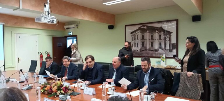 Λύση στη στέγαση της Σχολής Εικαστικών και Εφαρμοσμένων Τεχνών Φλώρινας ανακοίνωσε ο Κυρ. Πιερρακάκης