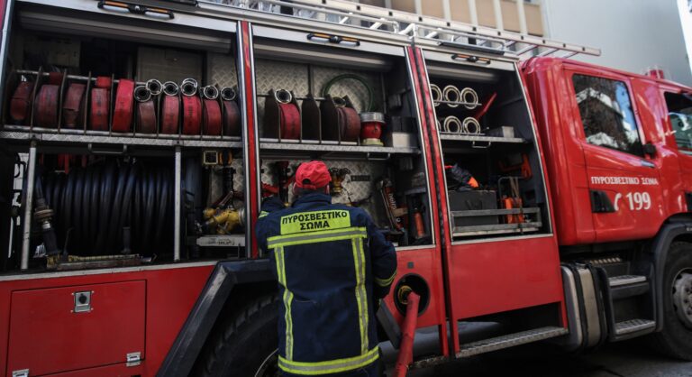 Θεσσαλονίκη: Πυροσβέστης άφησε την τελευταία του πνοή κατά τη διάρκεια κατάσβεσης φωτιάς