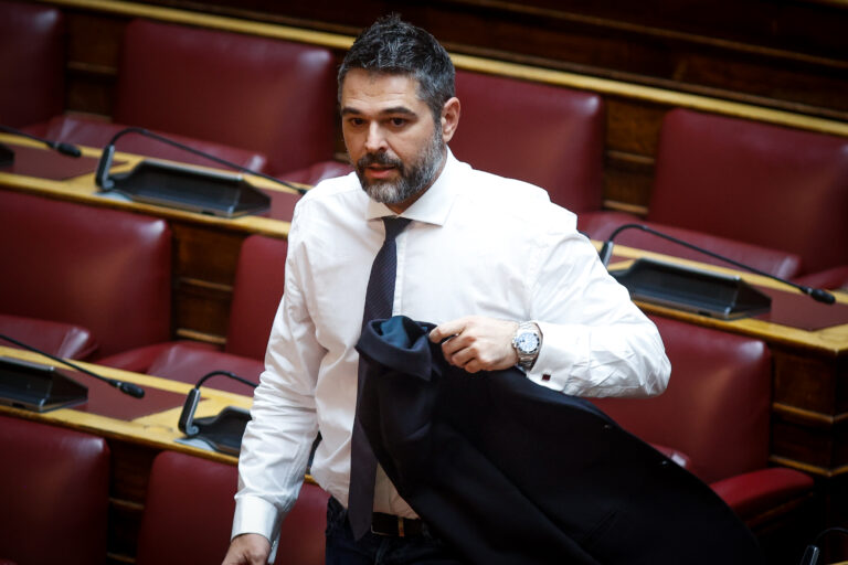 Αποχώρησε από την κοινοβουλευτική ομάδα του ΣΥΡΙΖΑ ο Γιάννης Σαρακιώτης