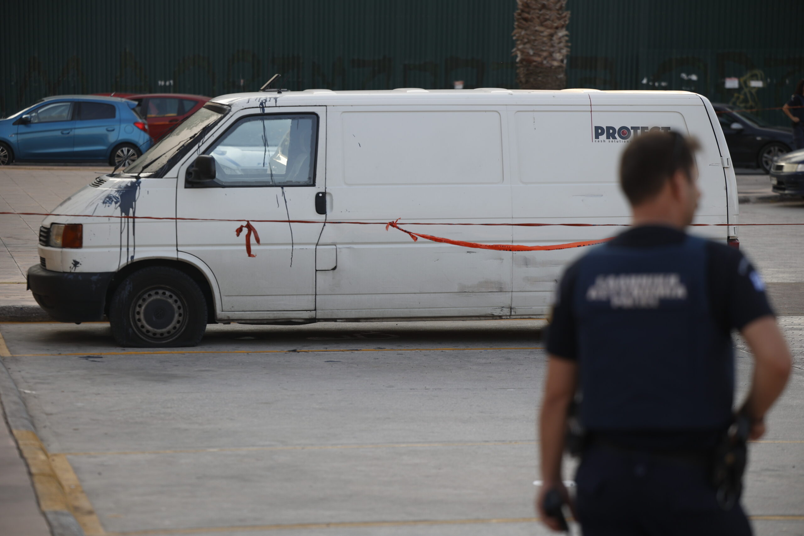 Ληστεία χρηματαποστολής στο Λαύριο: Η ΕΛ.ΑΣ. αναζητά το υπόλοιπο σχεδόν ένα εκατομμύριο ευρώ από τη λεία των έξι