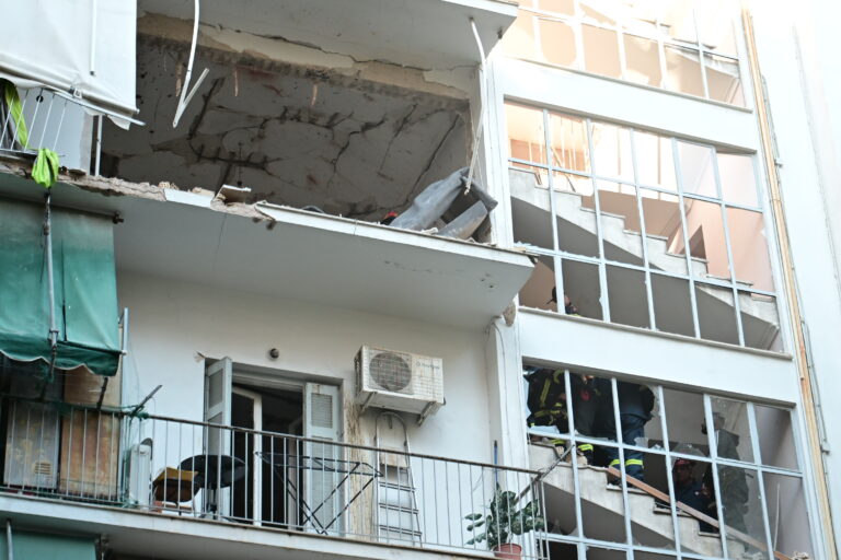 Αμπελόκηποι: Ταυτοποιήθηκε η γυναίκα που τραυματίστηκε στην έκρηξη, τα σενάρια και τα ερωτήματα – Ζήτημα στατικότητας του κτηρίου