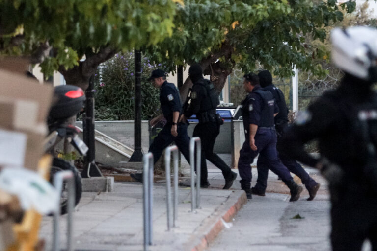 Κ. Δημογλίδου για Αμπελοκήπους: Οι εκτιμήσεις για τον πιθανό στόχο – Ένταλμα για την 30χρονη σύντροφο του συλληφθέντα