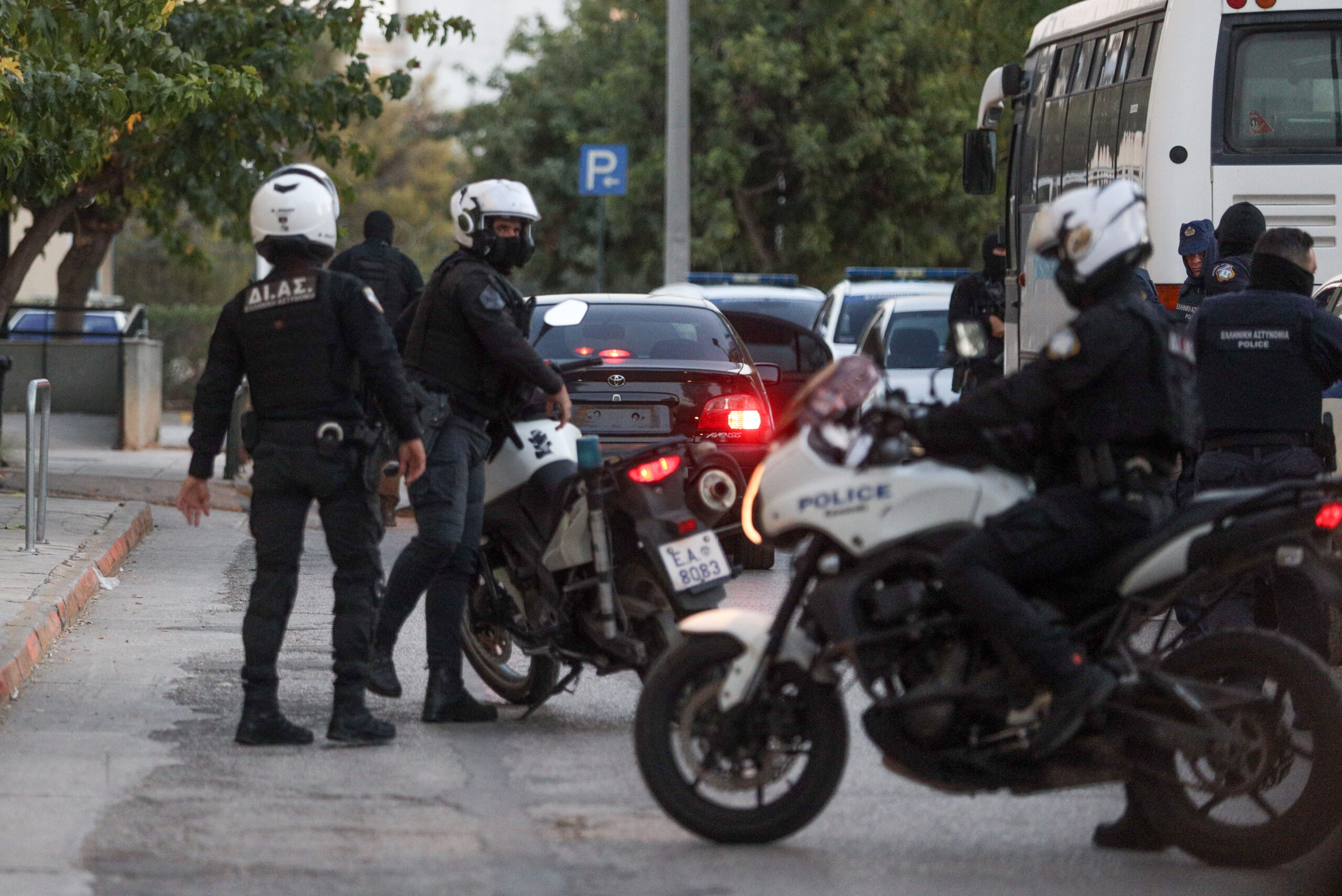 Αμπελόκηποι: Χειροπέδες στη 30χρονη μετά από ένταλμα σύλληψης σε βάρος της