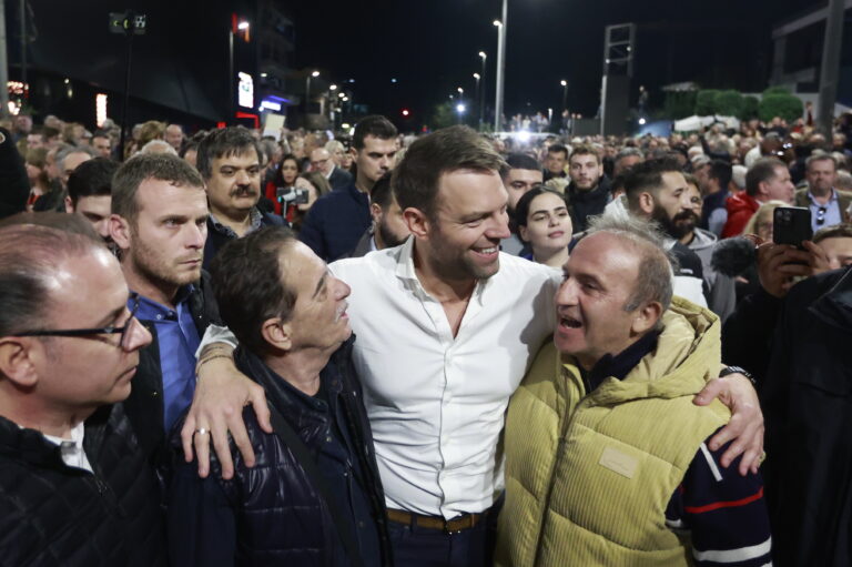 Συνέδριο ΣΥΡΙΖΑ: «Η συγκέντρωση ατόμων χωρίς την ιδιότητα συνέδρου καθυστερεί την έναρξη» – Έχουν κοπεί ολόκληρες Οργανώσεις, λέει ο Κασσελάκης