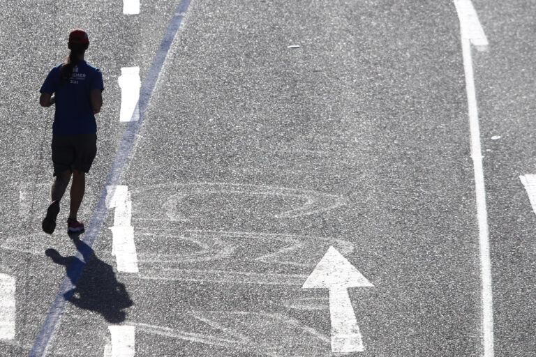 41ος Αυθεντικός Μαραθώνιος Αθήνας: Γιώργος Μίνος και Παναγιώτης Καραΐσκος σε ίδιο τέμπο