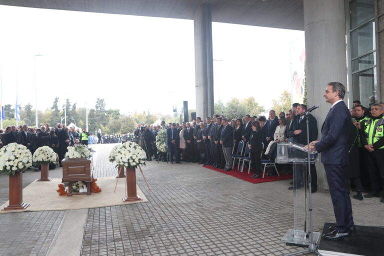 Μητσοτάκης: «Αποχαιρετούμε έναν ζεστό άνθρωπο, ένα σπουδαίο οραματιστή, ένα μεγάλο αιρετικό της εποχής μας»
