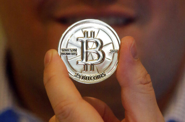 Bitcoin: Πτήση προς ιστορικό ρεκόρ ελέω Τραμπ – Αγγίζει τα $100.000