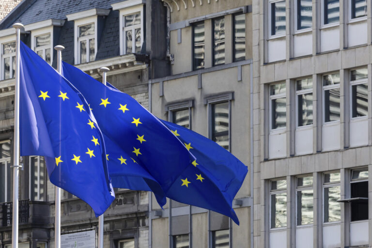 Οικονομικές προβλέψεις Κομισιόν: «Εύρωστη» πάνω από τον μέσο όρο ευρωζώνης και ΕΕ η αναπτυξιακή δυναμική της Ελλάδας
