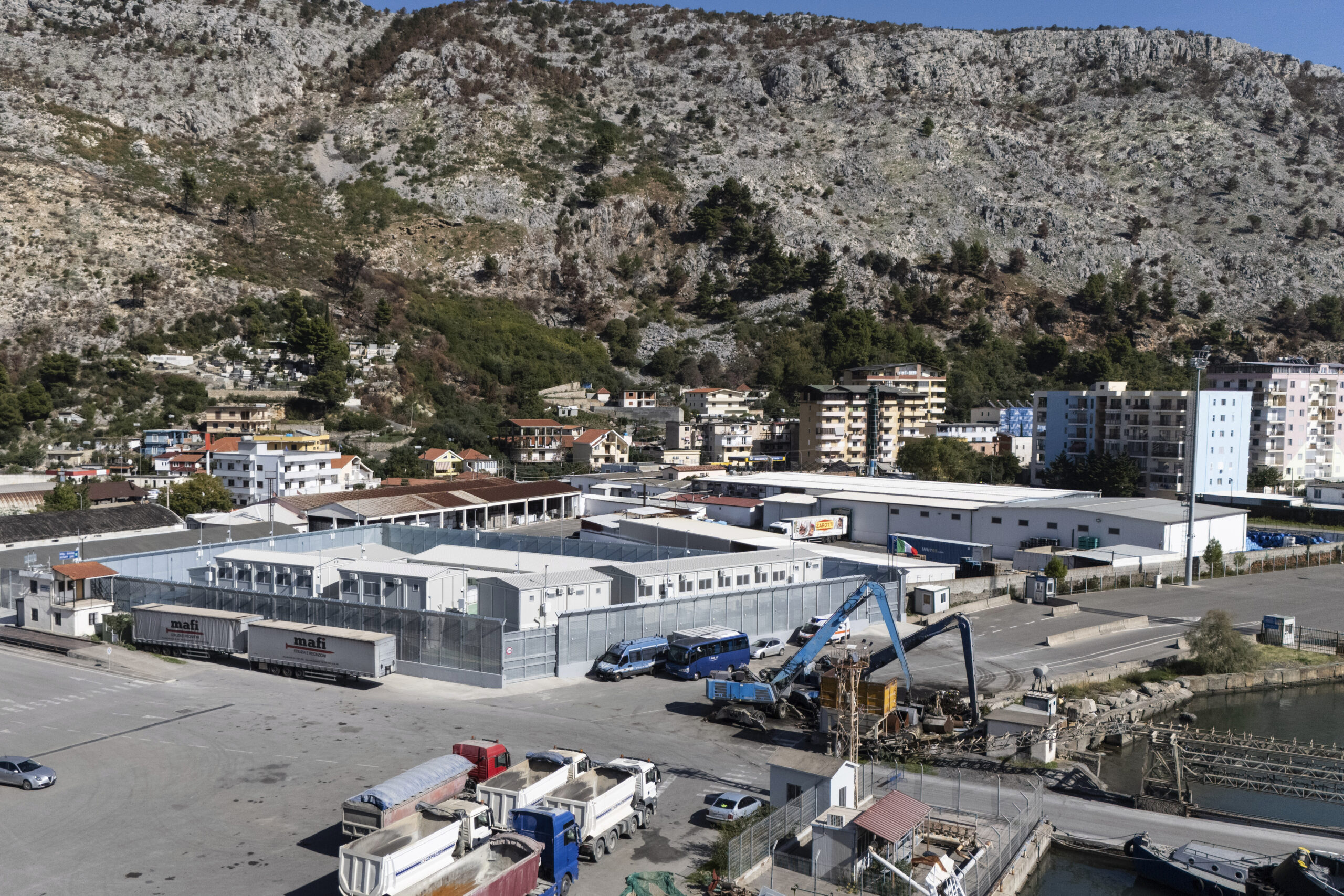 LaPresse για Ιταλικά ΚΥΠ στην Αλβανία: Το Ιταλικό ΥπΕσ θα δαπανήσει 9 εκ. Ευρώ για σίτιση και διαμονή Αστυνομικών σε 5αστερα ξενοδοχεία