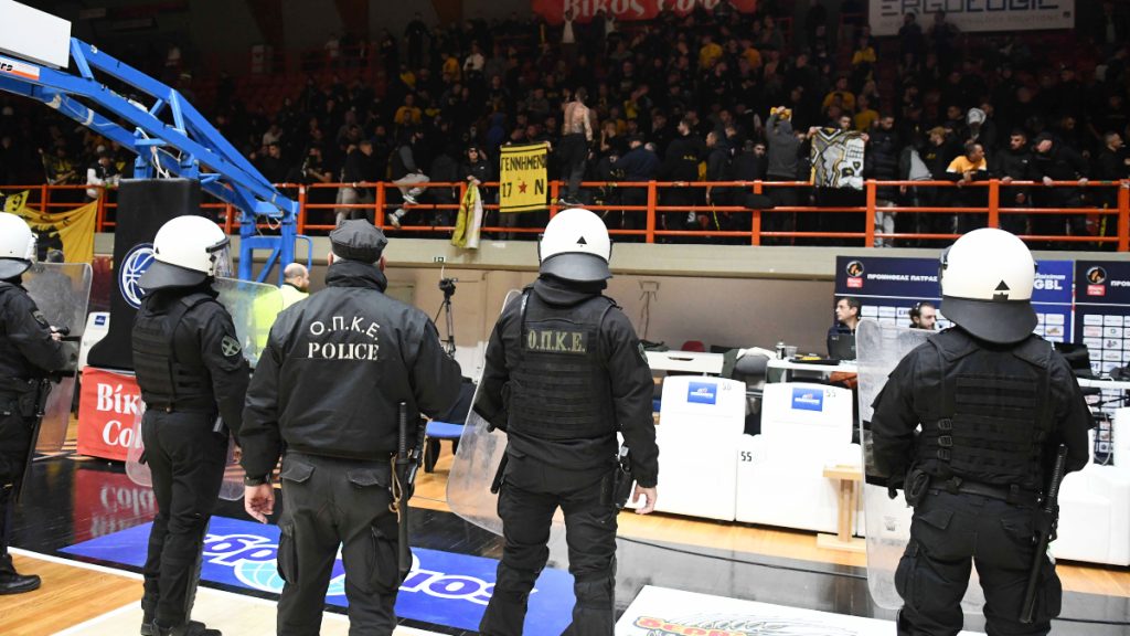 ΕΛ.ΑΣ: «Συνελήφθησαν τρεις άνδρες που συμμετείχαν στα επεισόδια στο “Δ. Τόφαλος”»