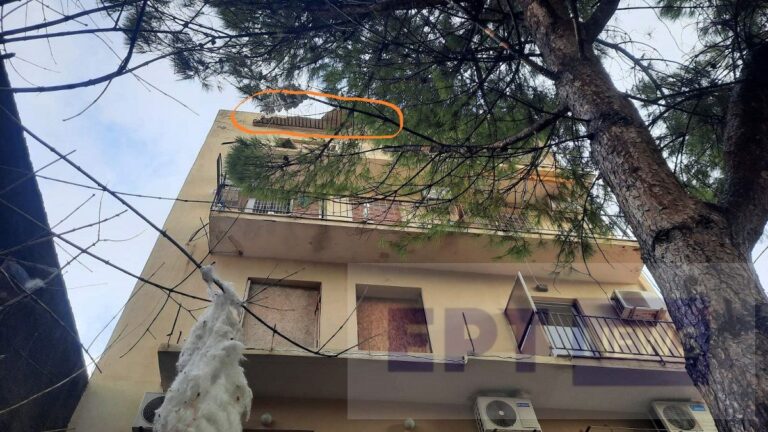 Χίος: Αναστάτωση από πτώση τμημάτων μπαλκονιού πολυκατοικίας που γειτνιάζει με Γυμνάσιο